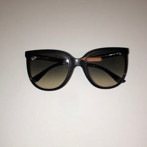 Authentic Large frame “Cats” Ray Ban sunglasses